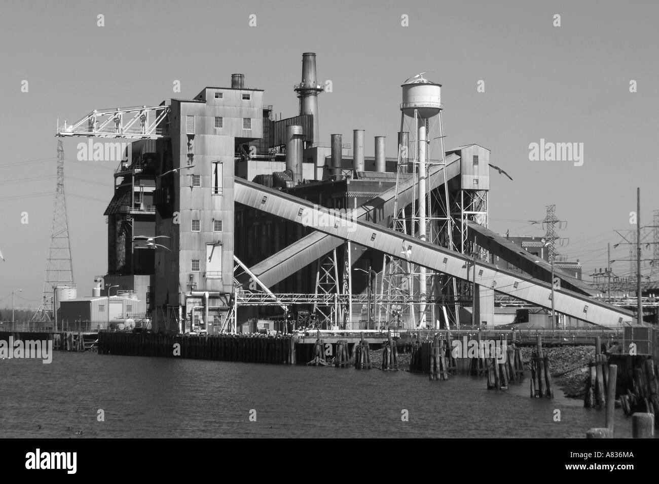 Elektrische Energie erzeugende Anlagen in Sayreville, New Jersey USA Stockfoto