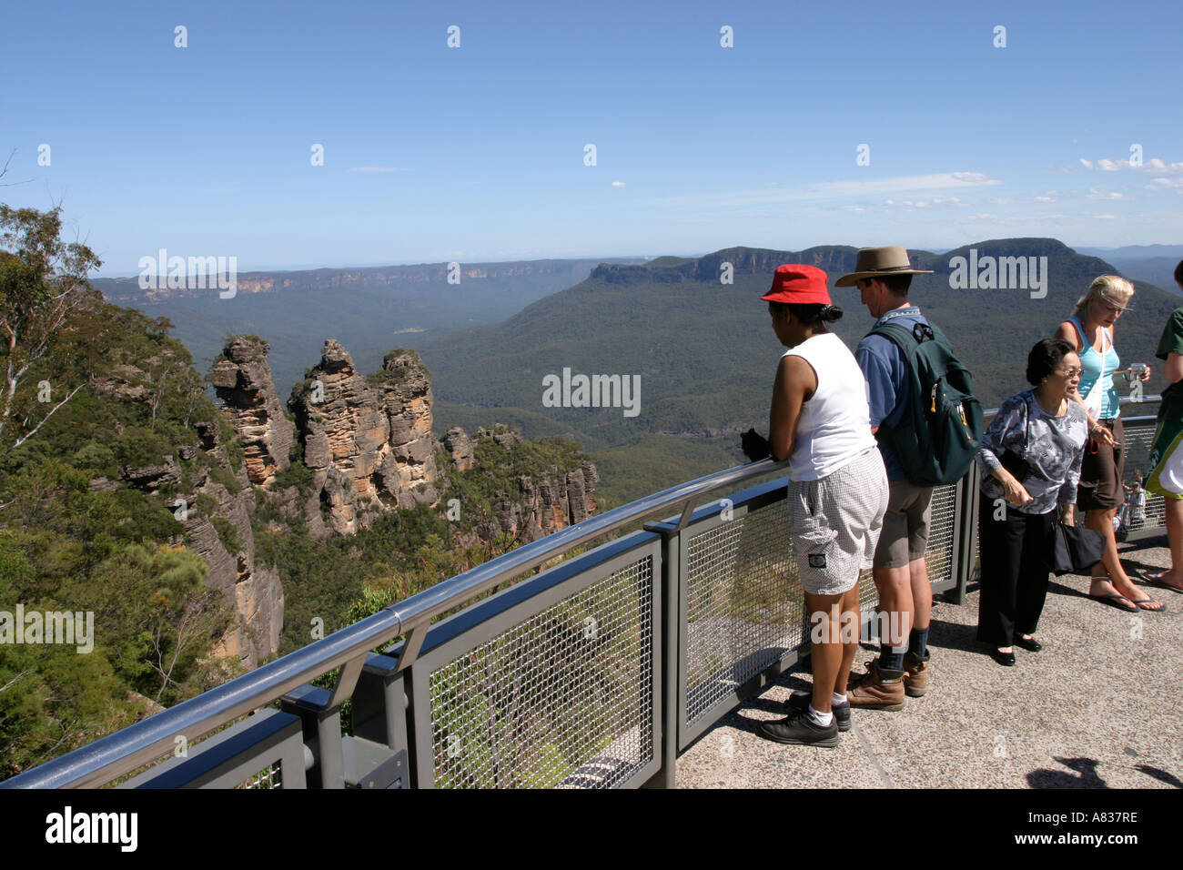 Touristen auf die Three Sisters in den Blue Mountains in der Nähe von Sydney NSW Australia Stockfoto