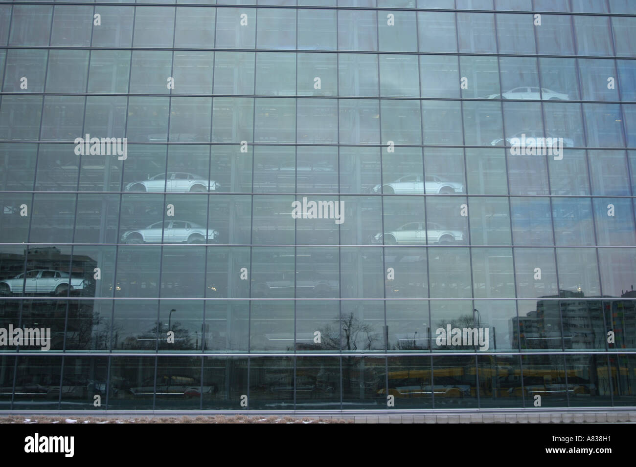 Der Blick von außen Volkswagons-Glas-Fabrik in Dresden, Deutschland Stockfoto