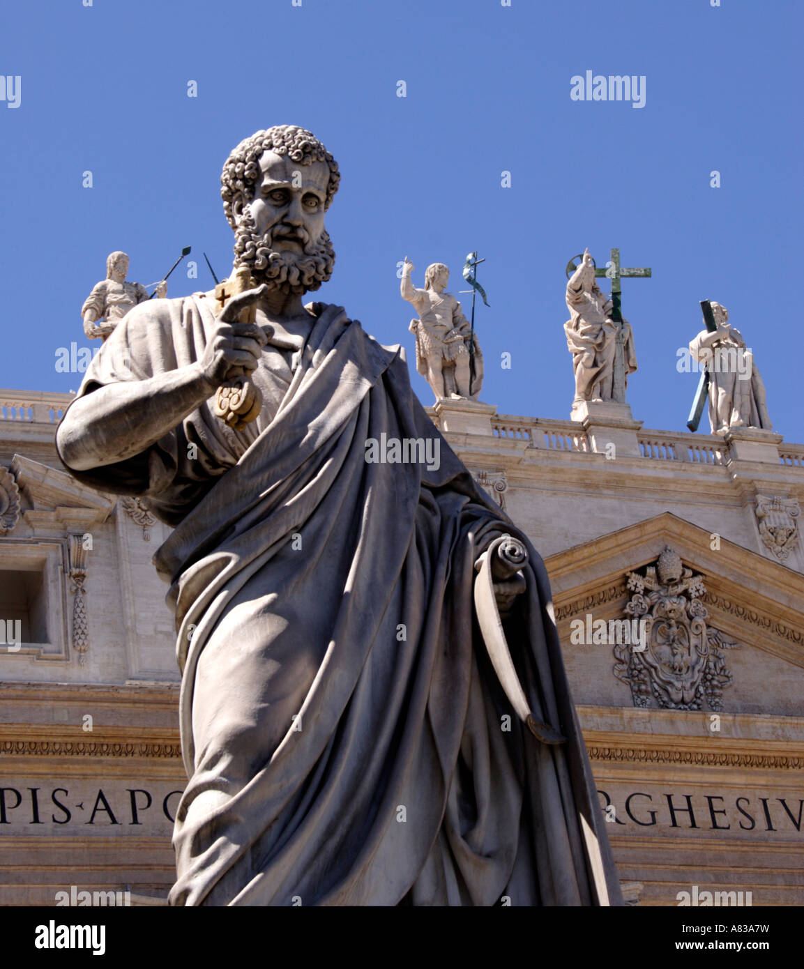 Statue des Heiligen Petrus an Sankt-Peters-Platz in Rom Stockfoto