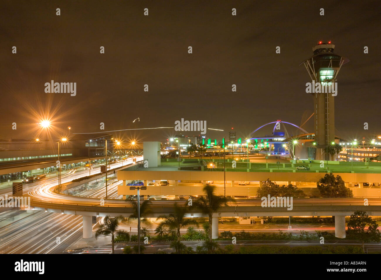 Los Angeles International Airport in der Nacht Stockfoto