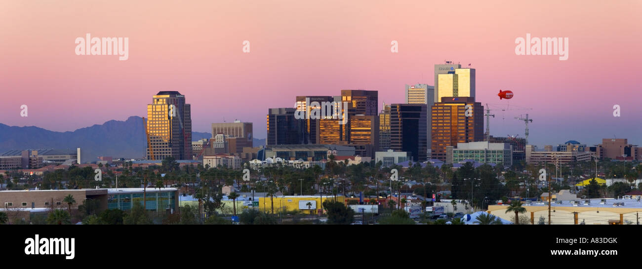 Panoramablick auf die Skyline von Phoenix bei Sonnenaufgang Arizona Stockfoto