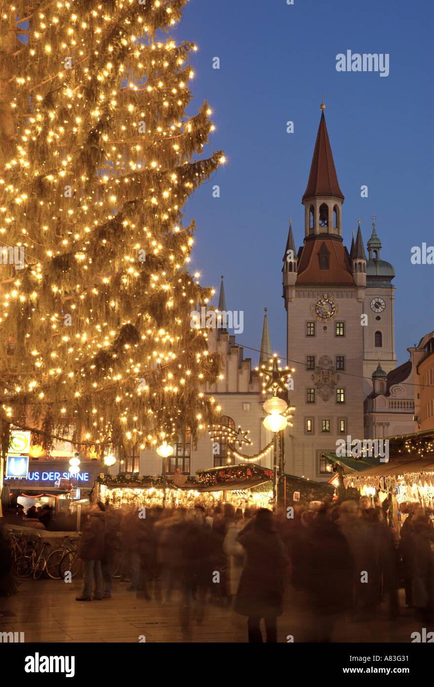 Weihnachtsmarkt & Altes Rathaus, Marienplatz, München, Bayern, Deutschland Stockfoto