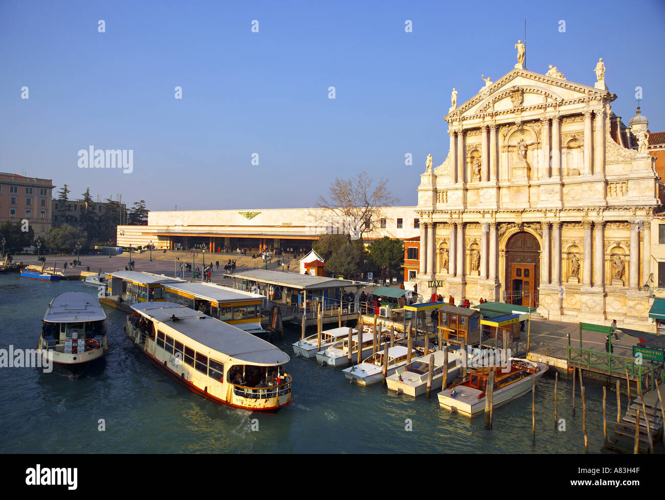Santa Maria di Nazareth Degli Scalzi & Bahnhof, Venedig, Italien Stockfoto
