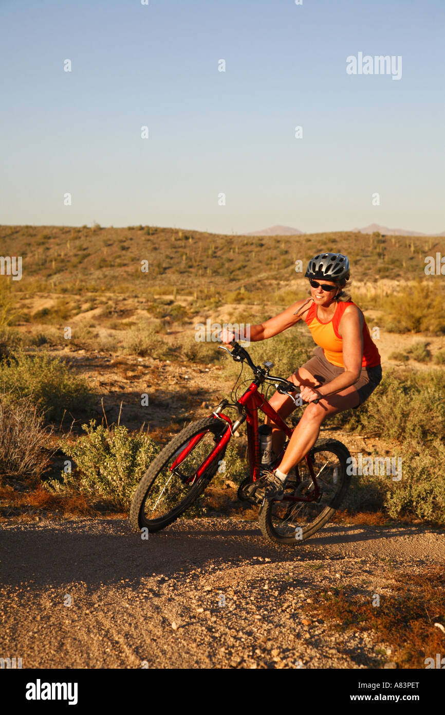 Mountainbiken auf den Competive Trails McDowell Mountain Regional Park in der Nähe von Fountain Hills östlich von Phoenix Arizona Stockfoto