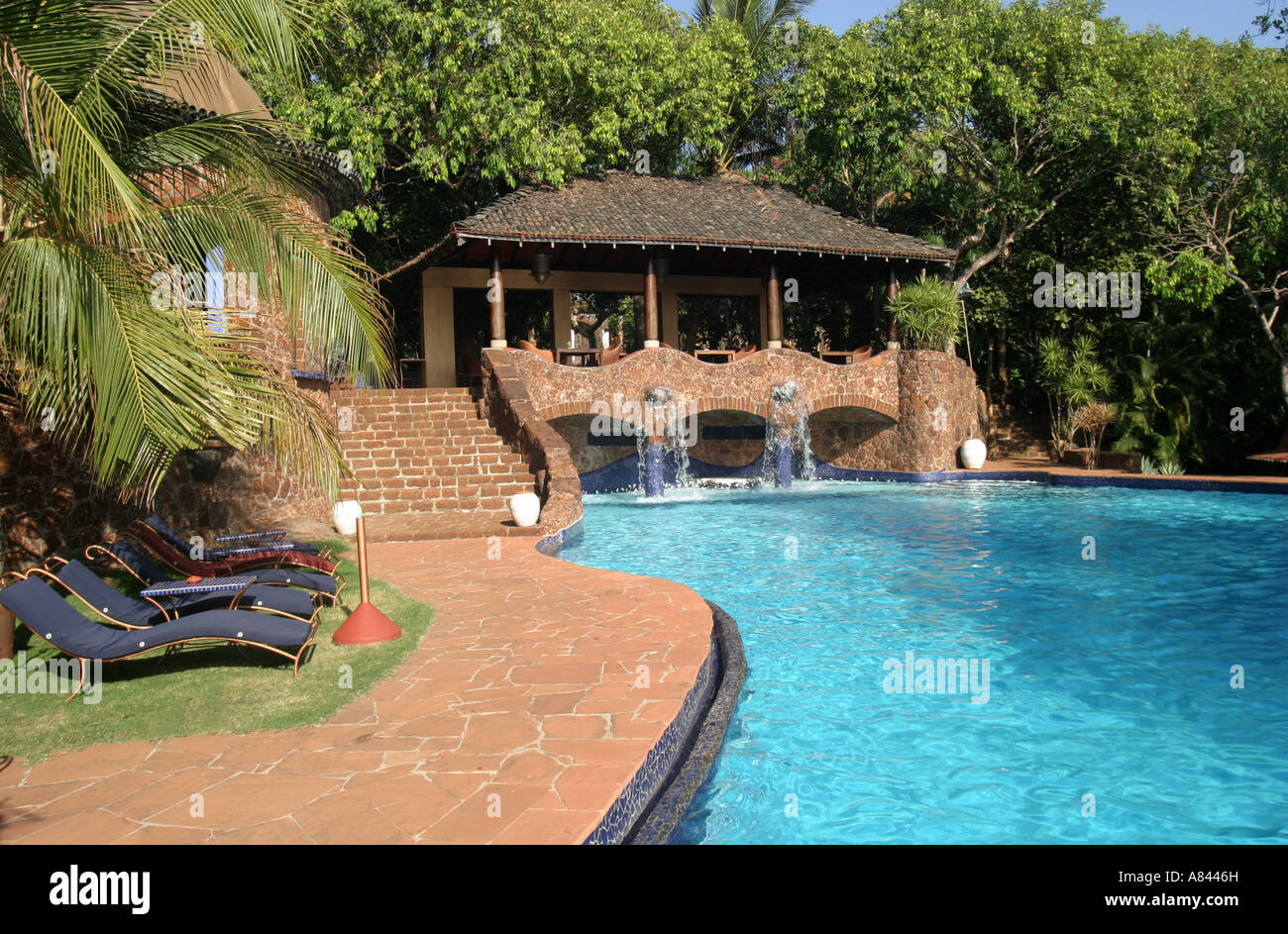 Freiform-Swimmingpool auf dem spectaculary entwickelt Nilaya Hermitage-Boutique-Hotel in Goa Indien Stockfoto