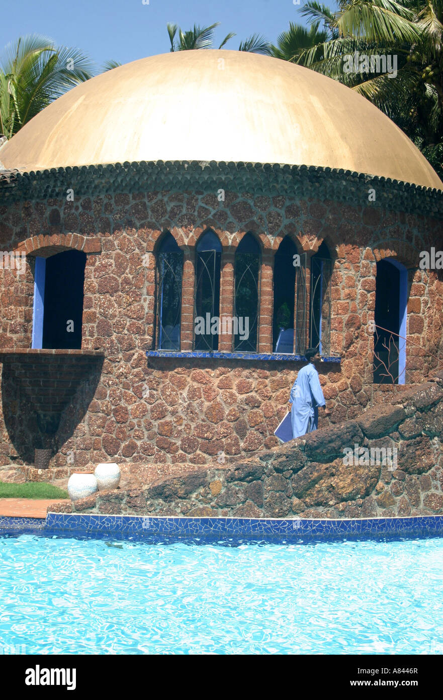 goldene Kuppel der spektakulär gestalteten Nilaya Hermitage Boutique Hotel in Goa Indien Stockfoto