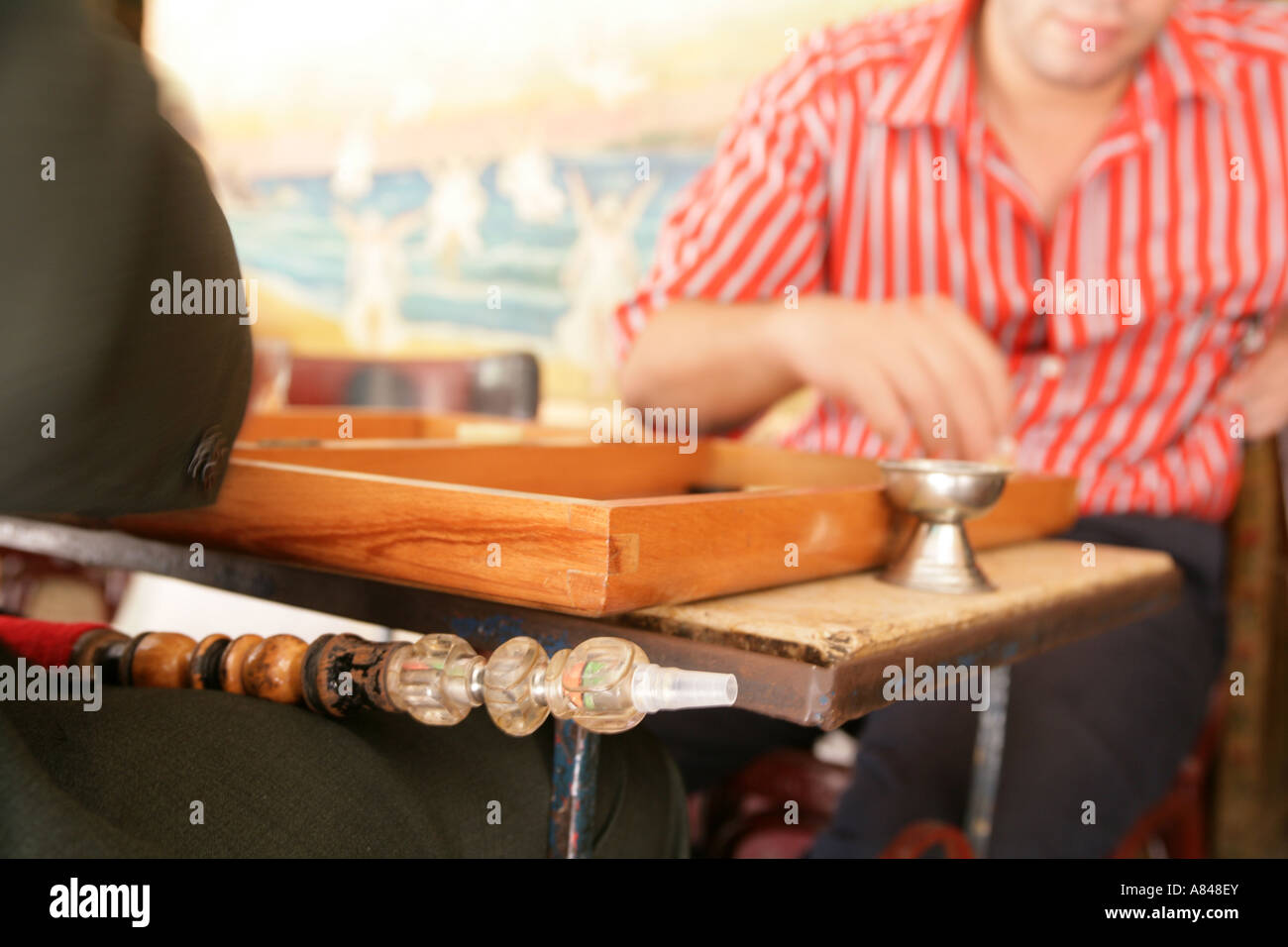Raucher Nargileyh Café Café backgammon Stockfoto