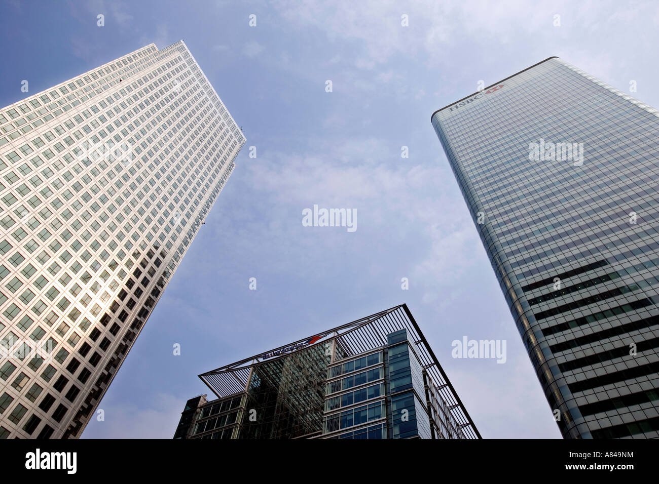 Blickte zu drei Wolkenkratzer Bürohäuser in Canary Wharf, London, England, UK Stockfoto