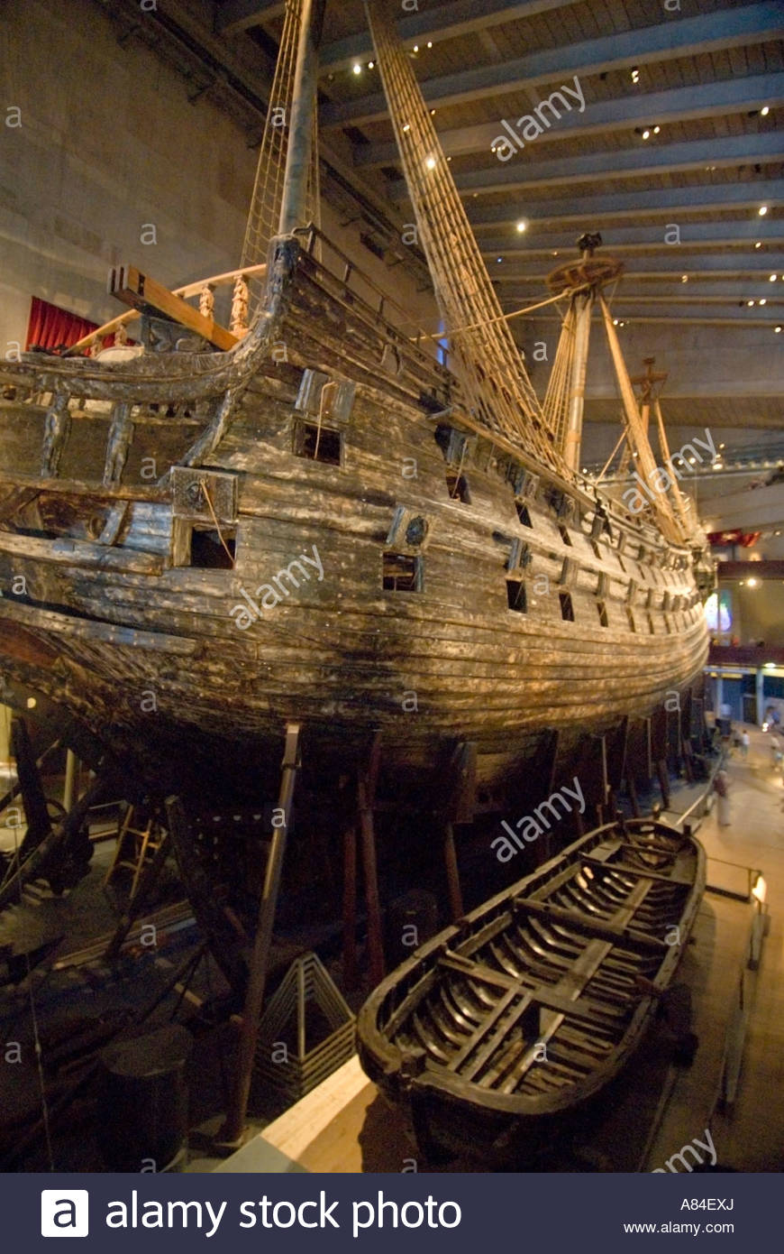 Das Wrack der das Holz-Kriegsschiff Vasa im Vasa Schiff Museum ...