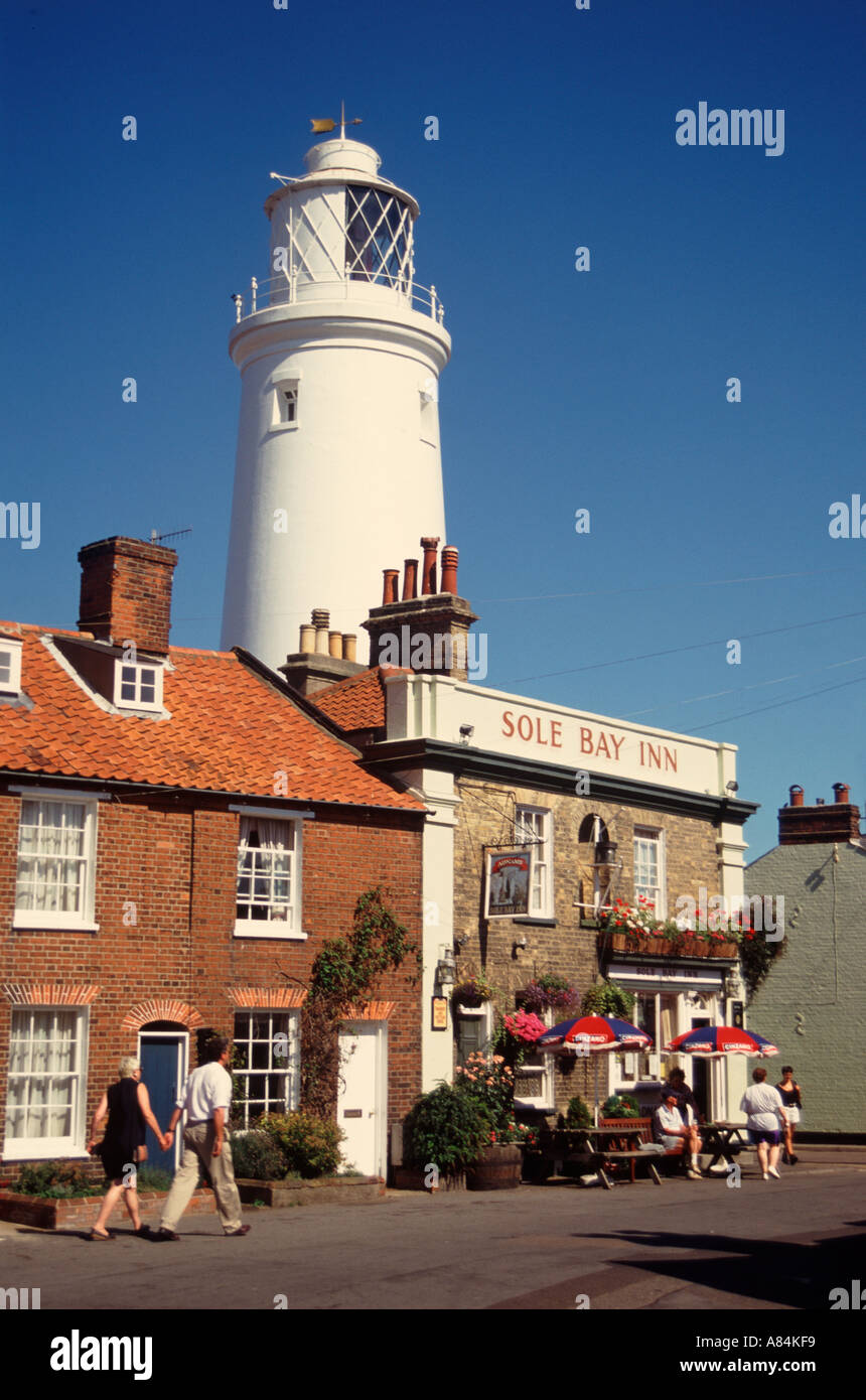 Die Sohle Bay Inn und Leuchtturm am Southwold in Suffolk England UK Stockfoto