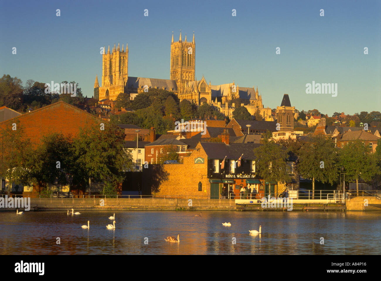 Lincoln City und Kathedrale gesehen über die Brayford Pool Lincolnshire England UK Stockfoto
