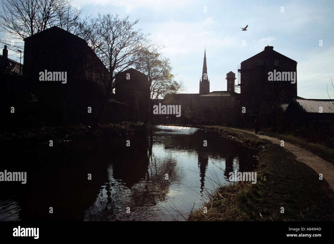 Lancaster-Kanal und St Peters Cathedral in der silhouette Stockfoto
