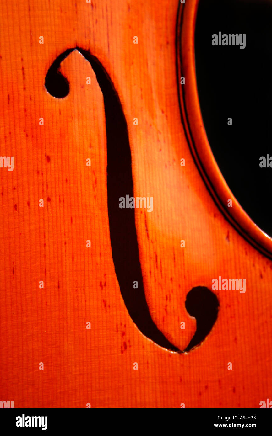 Geige F-Loch hautnah. Stockfoto