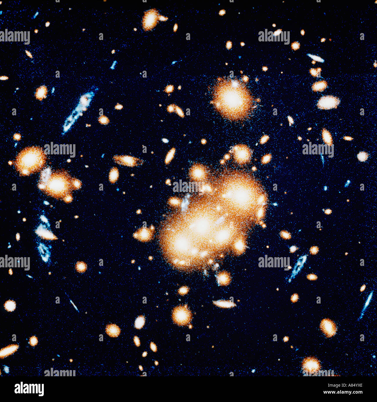 Weltraum und Astronomie. Hubble-Teleskop-Bild. Tiefe Ansicht des Universums mit den frühesten gebildeten Galaxien. Stockfoto