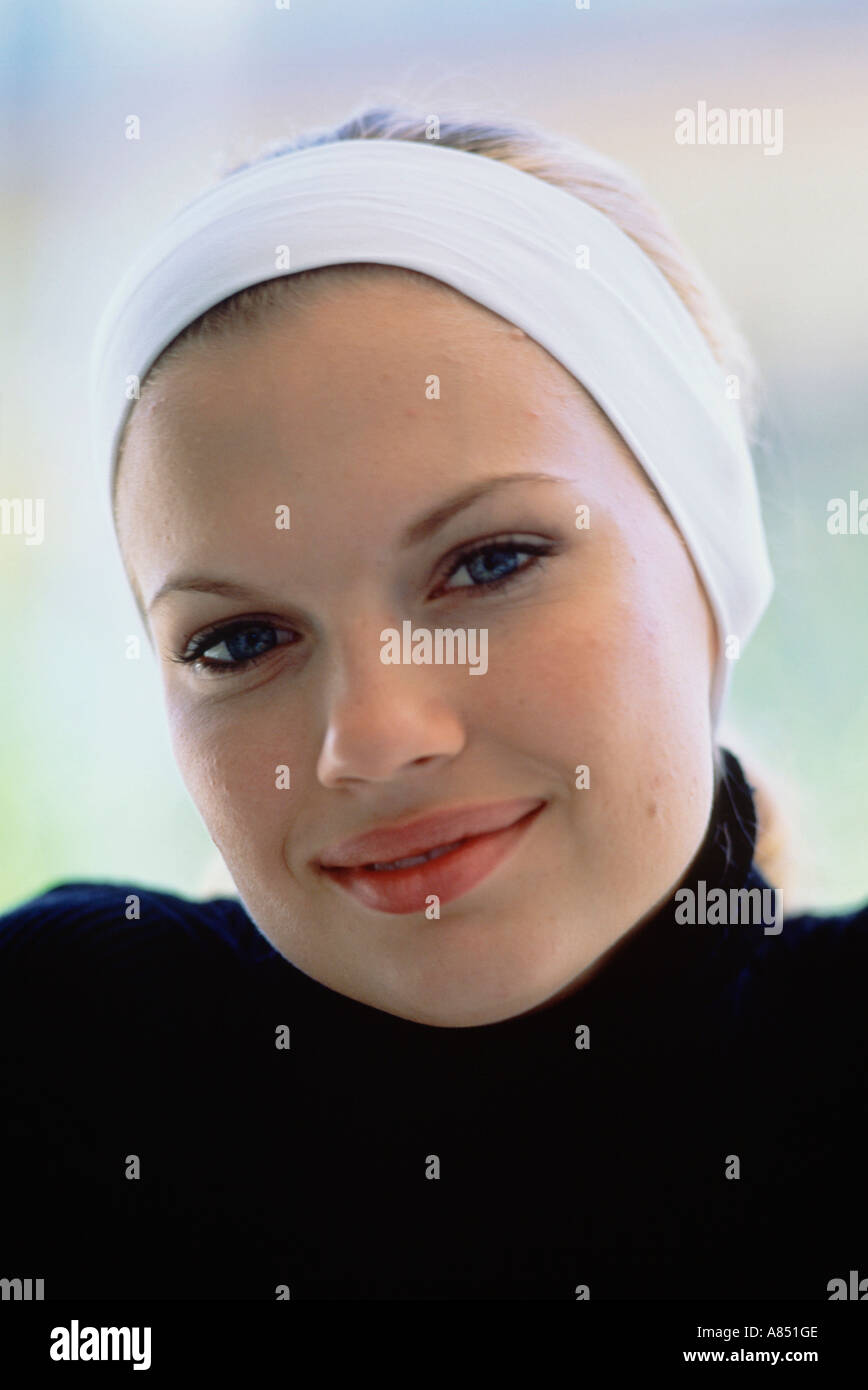 Im freien Nahaufnahme Porträt der jungen Frau. Stockfoto