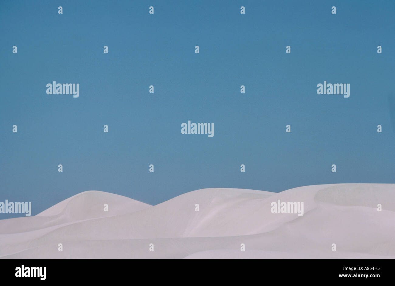 Westaustralien. Lancelin Sanddünen. Weißer Sandrücken. Stockfoto