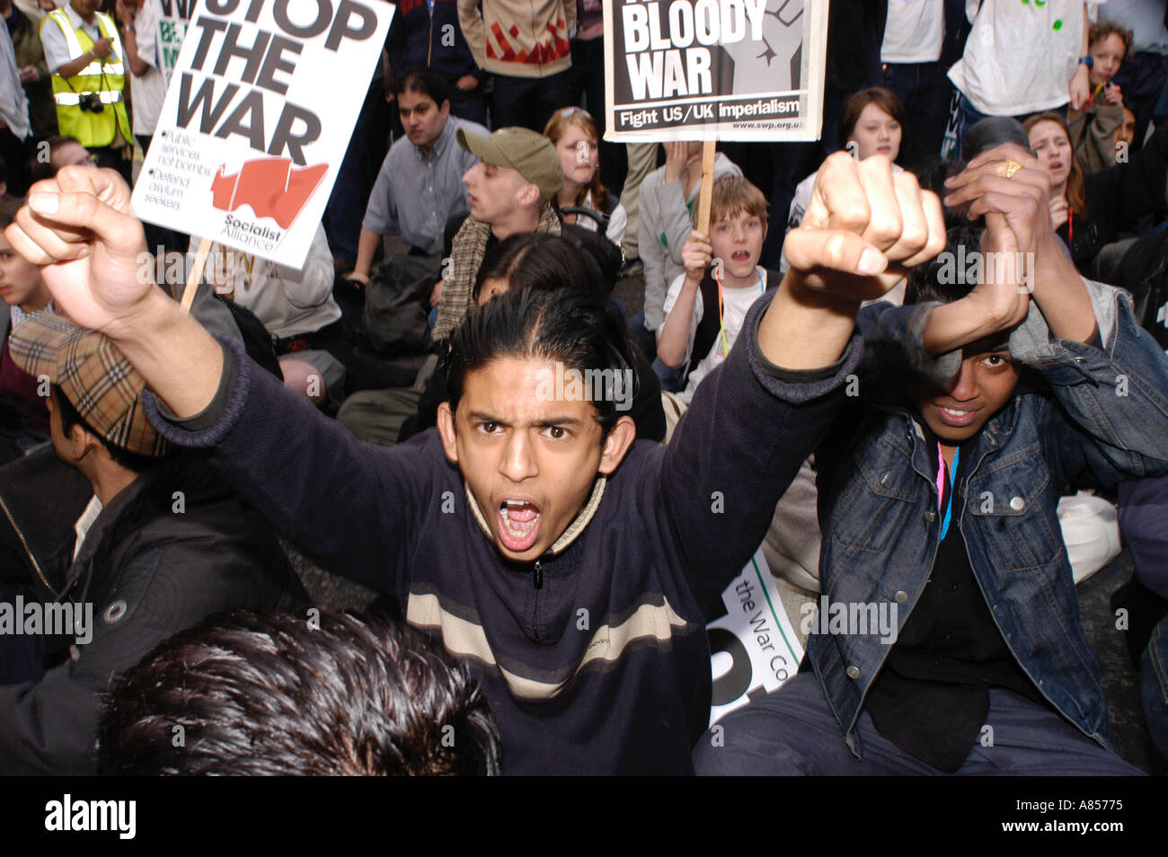 Frieden-Protest vor dem Parlament am 20. März 2003 London Stockfoto