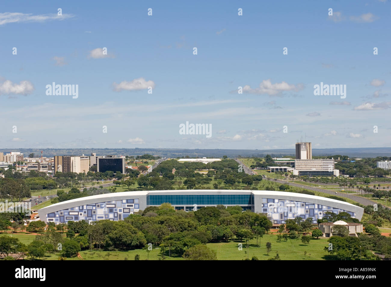 Eine Luftaufnahme des The Centro de Convenções Ulisses Guimarães oder CCUG (blaues Gebäude) Kongresszentrum von Brasilia. Stockfoto
