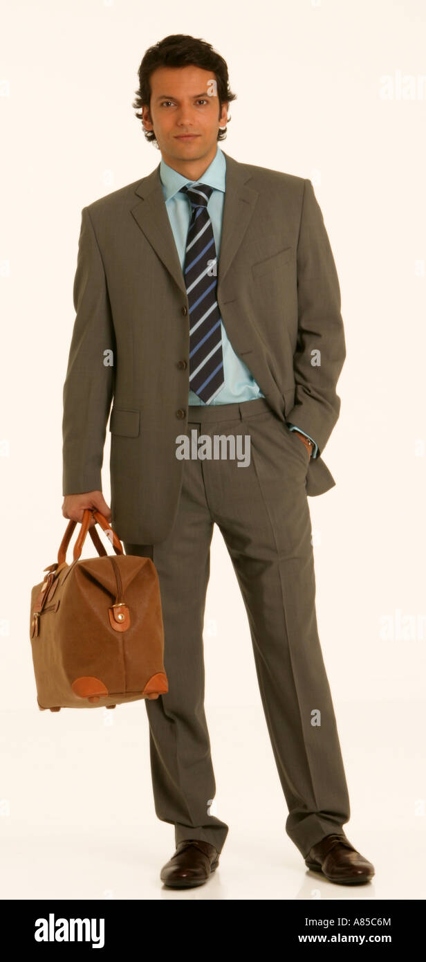 Junger Mann mit Handgepäckstück Stockfoto