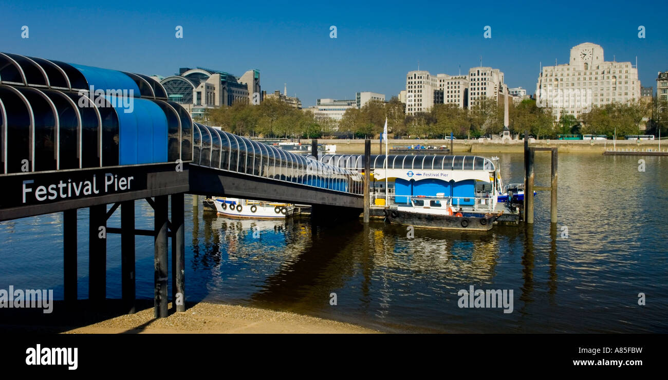 Festival Pier neben British Airways London Eye Attraktion London England Great Britain UK O Iwantschenko Stockfoto