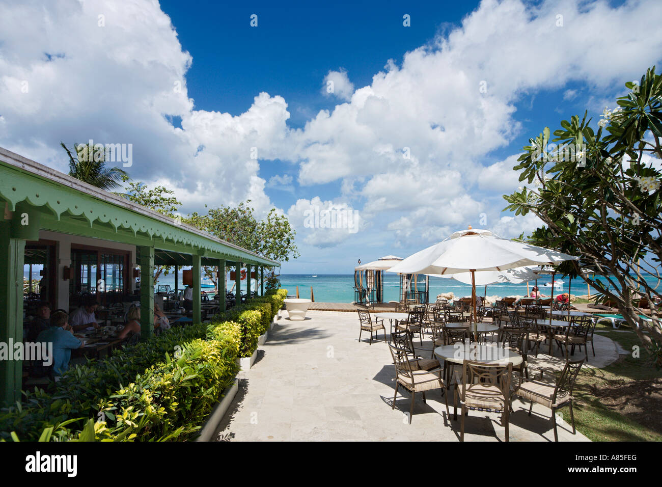 Strand-Bar und Restaurant, Mango Bay Hotel und Beachclub, Holetown, St. James, Westküste, Barbados, Karibik Stockfoto