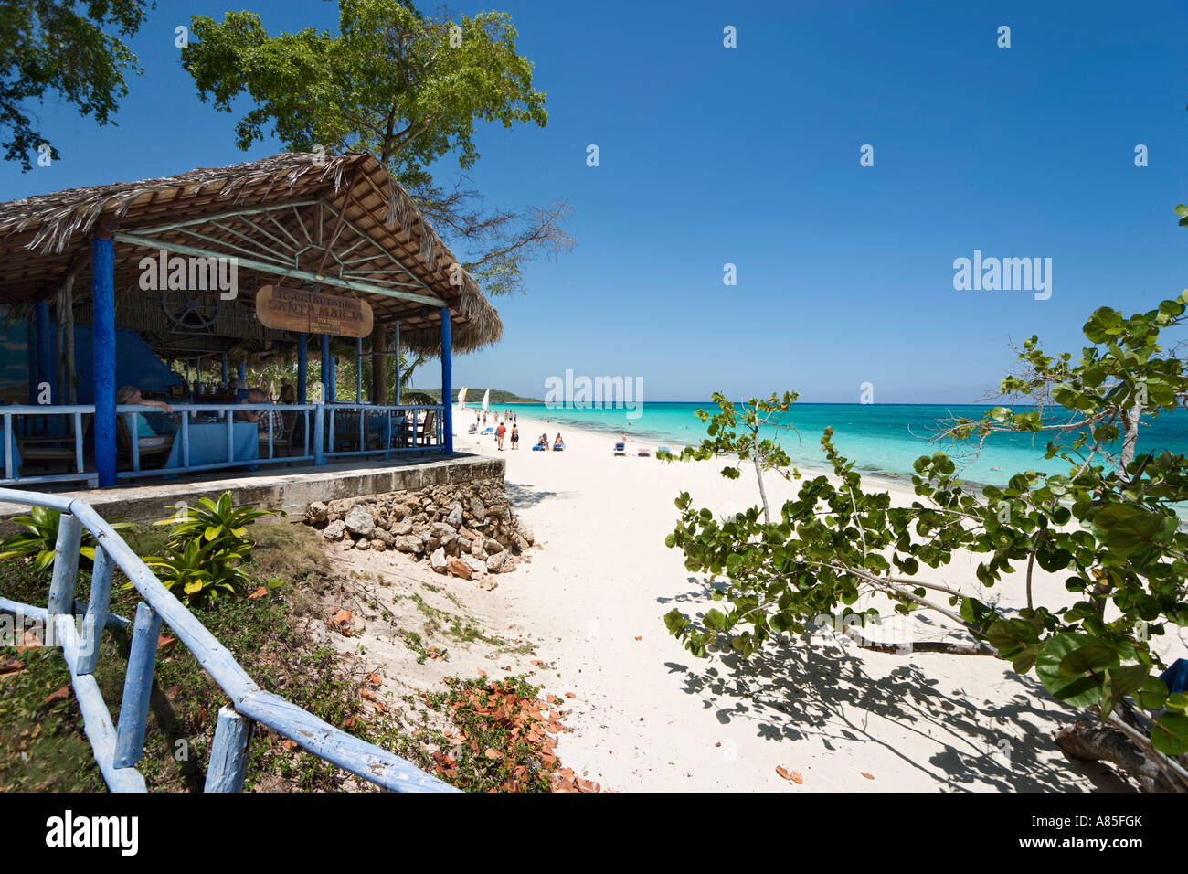 Santa Maria Beach Bar und Restaurant an Hotel Paradisus Rio de Oro, Guardalavaca, Kuba, Karibik Stockfoto