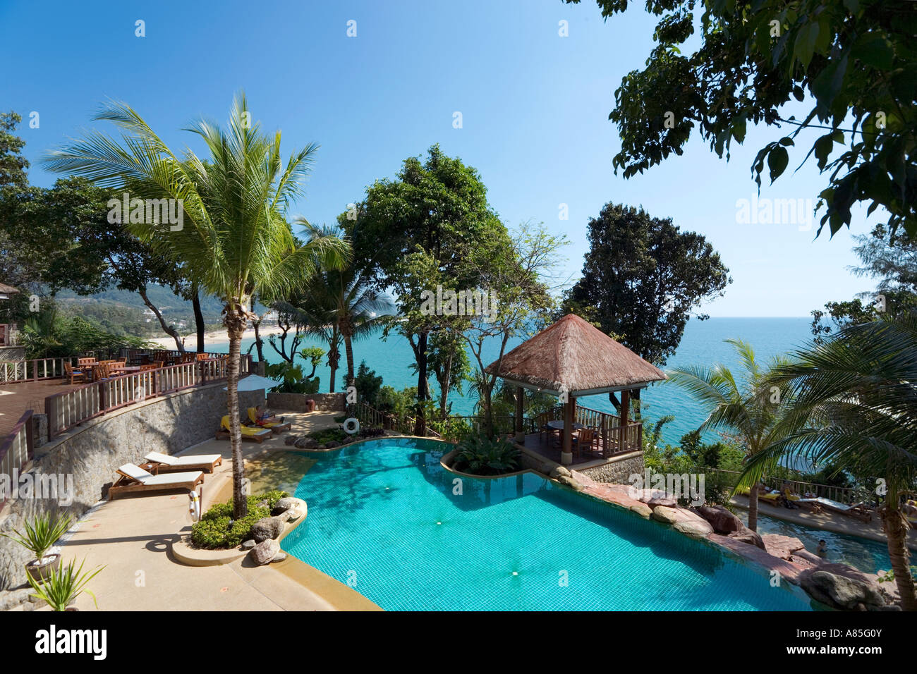 Schwimmbad im Central Karon Village Hotel, Phuket, Thailand Stockfoto