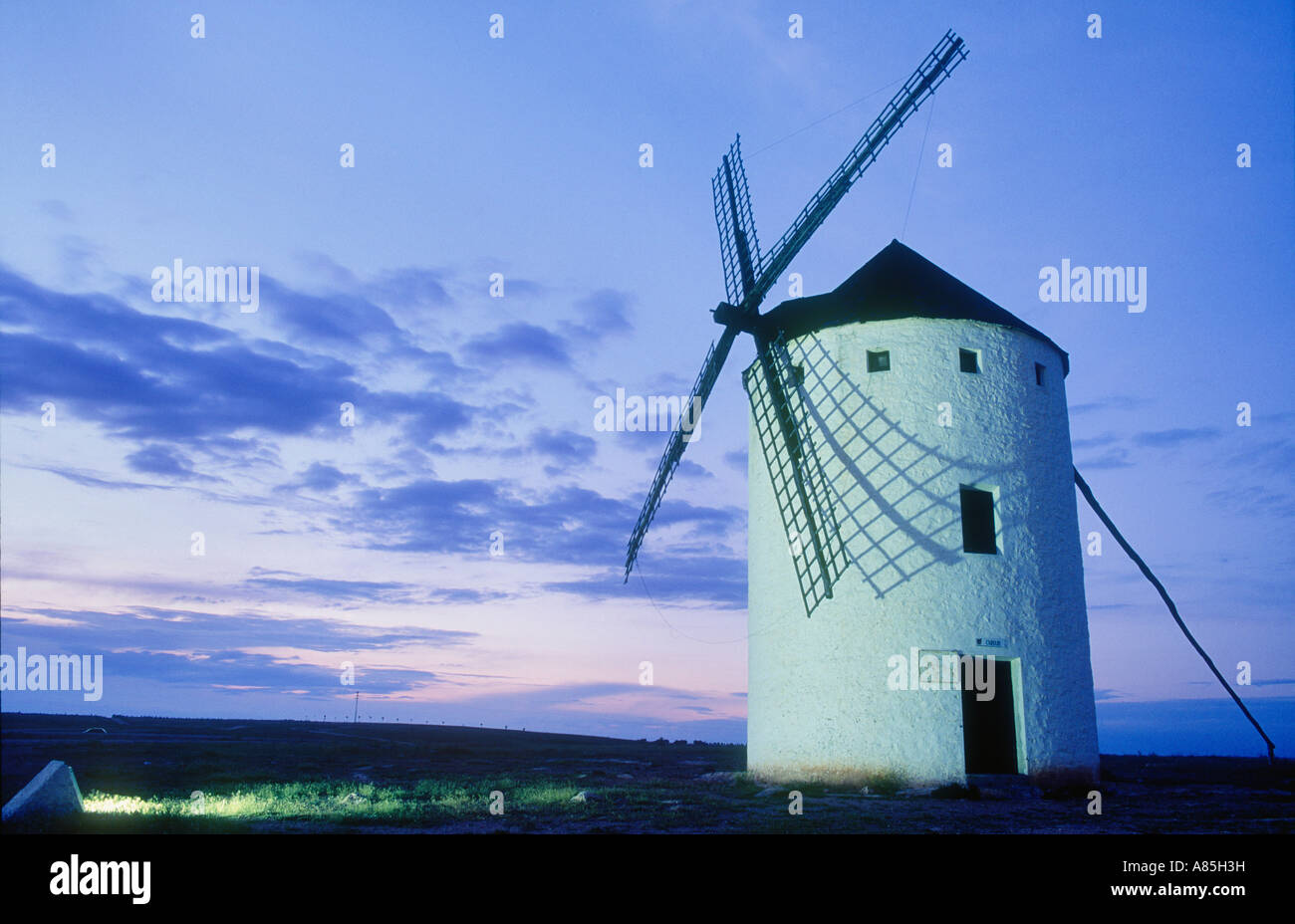 WINDMÜHLE CAMPO DE CRIPTANA CIUDAD REAL PROVINZ SPANIEN Stockfoto