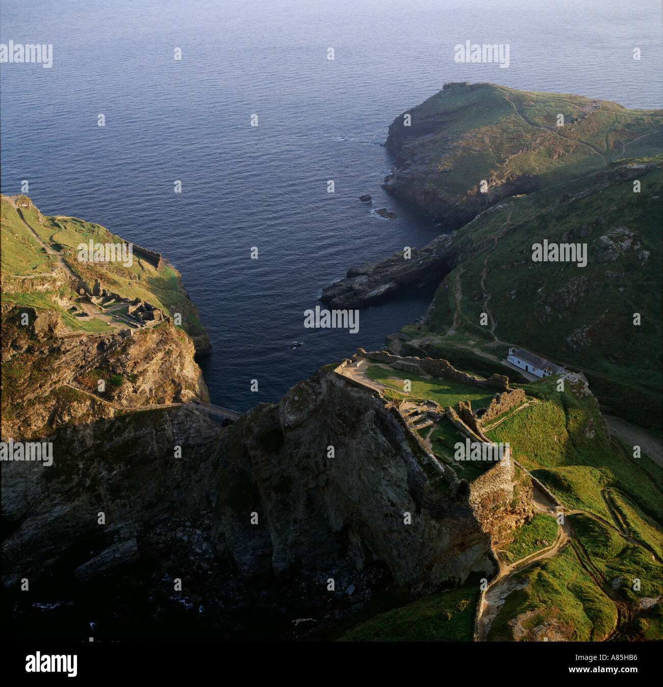 Tintagel legendäre Heimat von König Arthur Cornwall UK Luftbild Stockfoto