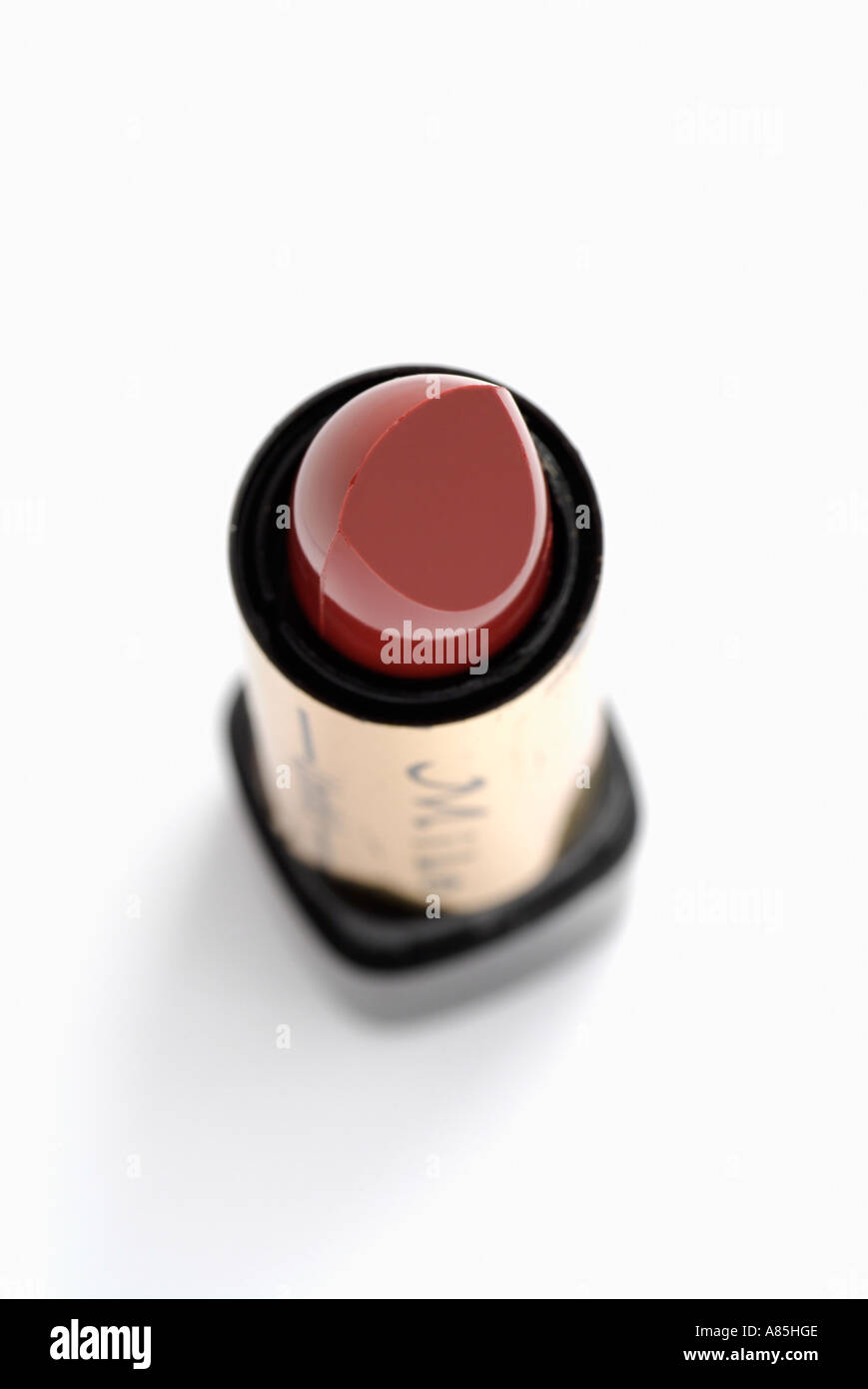 Roter Lippenstift auf weißem Hintergrund Stockfoto