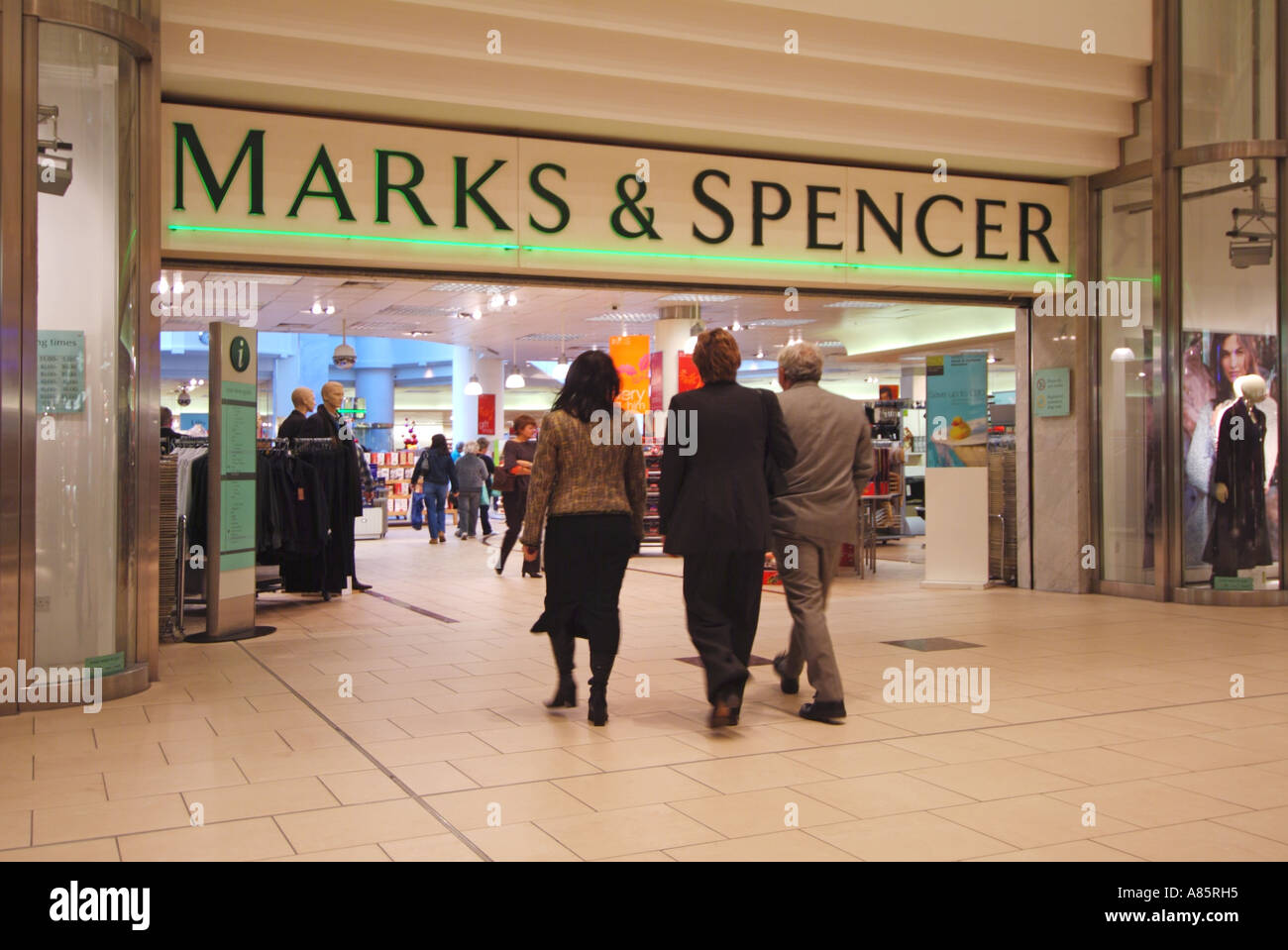 Am See West Thurrock indoor-Einkaufszentrum Marks and Spencer speichern Haupteingang Stockfoto
