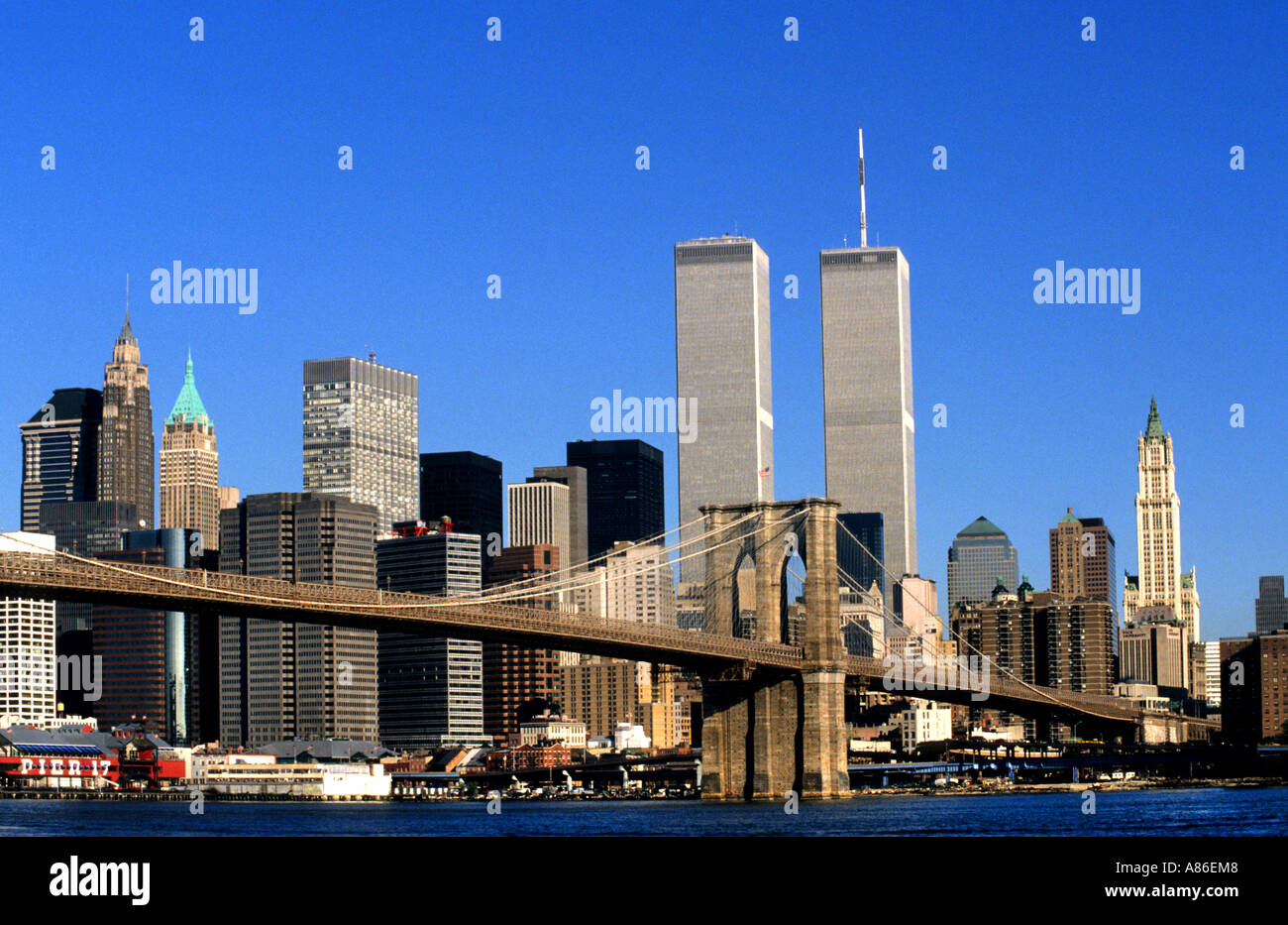 New Yorker Zwillingstürme Brooklyn Bridge Stockfoto