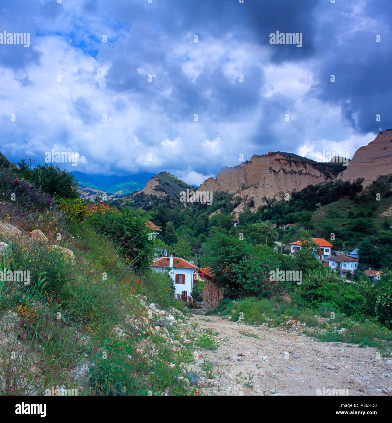 Das Dorf Melnik im südlichen Bulgarien diese Ansicht lässt sich über einen kurzen, aber steilen Spaziergang vom Ortszentrum entfernt Stockfoto