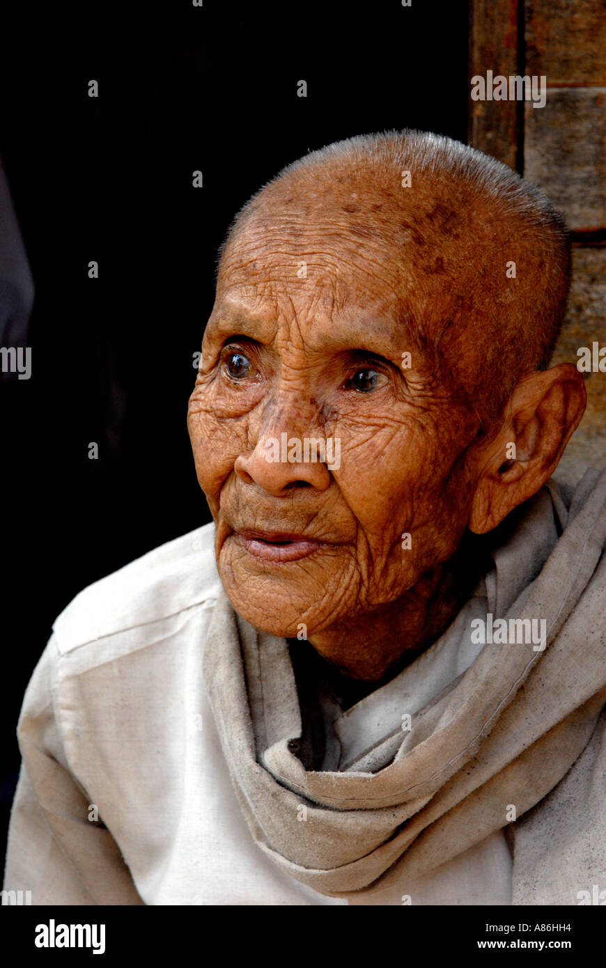 Porträt alte Nonne Wat Xieng Luang Prabang Laos Stockfoto