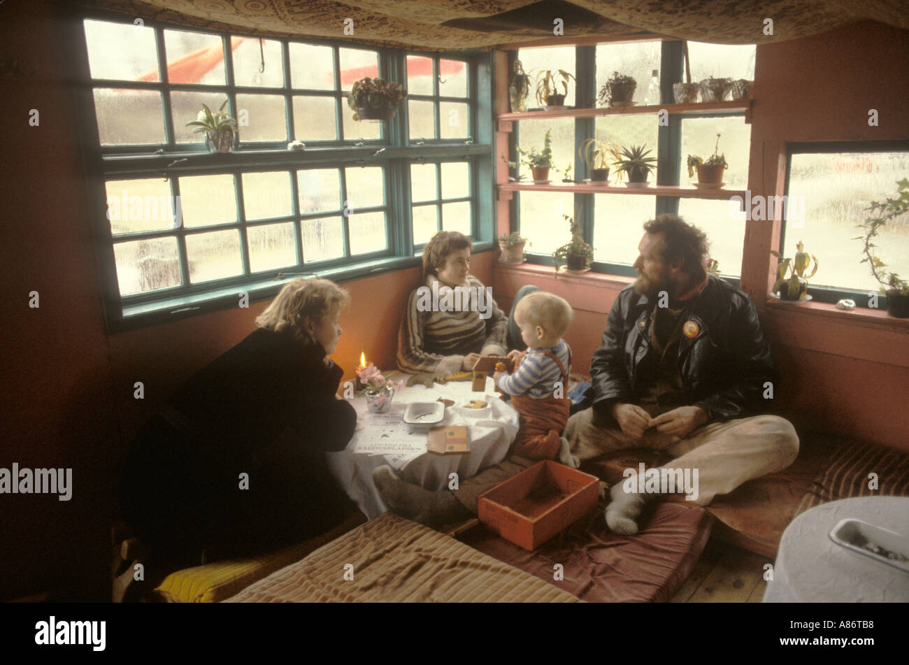 Christiania Kopenhagen Dänemark Familie Freunde 'Pink Café" ein beliebter Treffpunkt. 1980 s 80 s HOMER SYKES Stockfoto