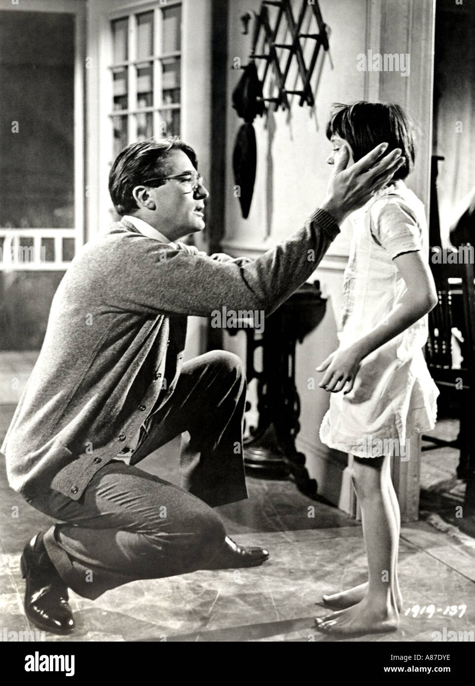 KILL A MOCKINGBIRD 1962 UI Film mit Gregory Peck auf der rechten Seite Stockfoto