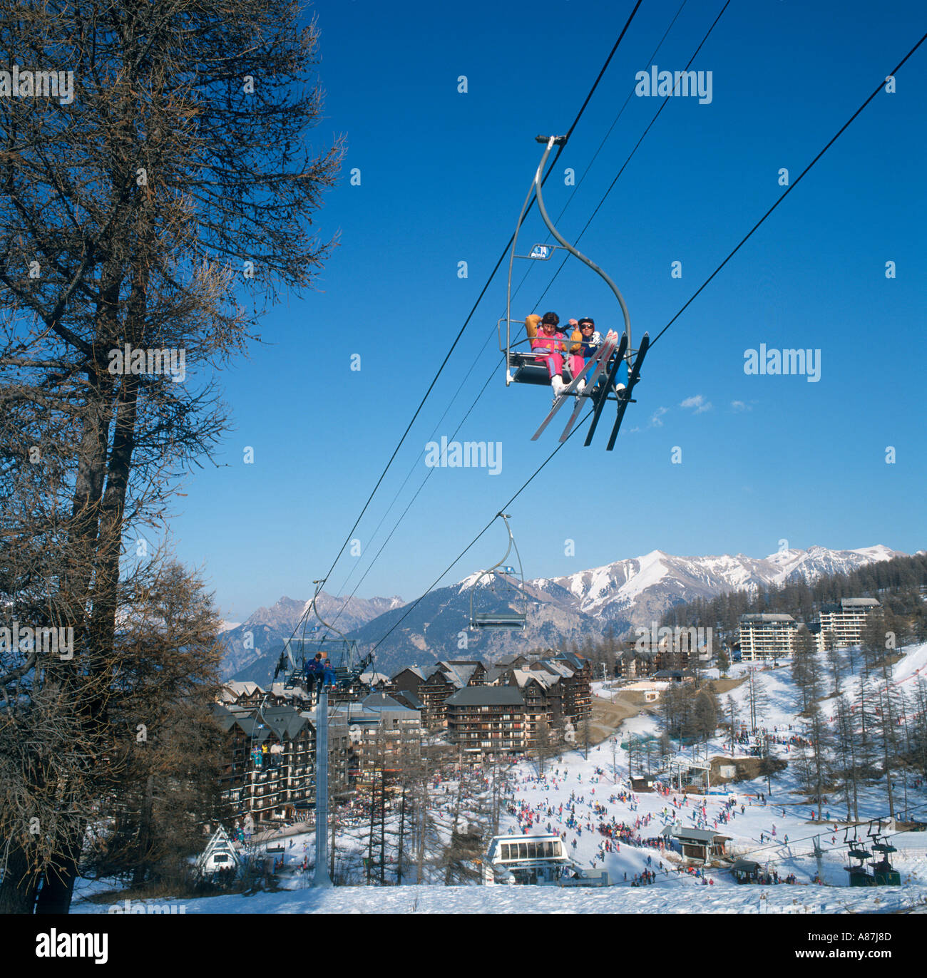 Sessellift vom Zentrum Ferienortes, Risoul, Französische Alpen, Hautes Alpes, Frankreich Stockfoto