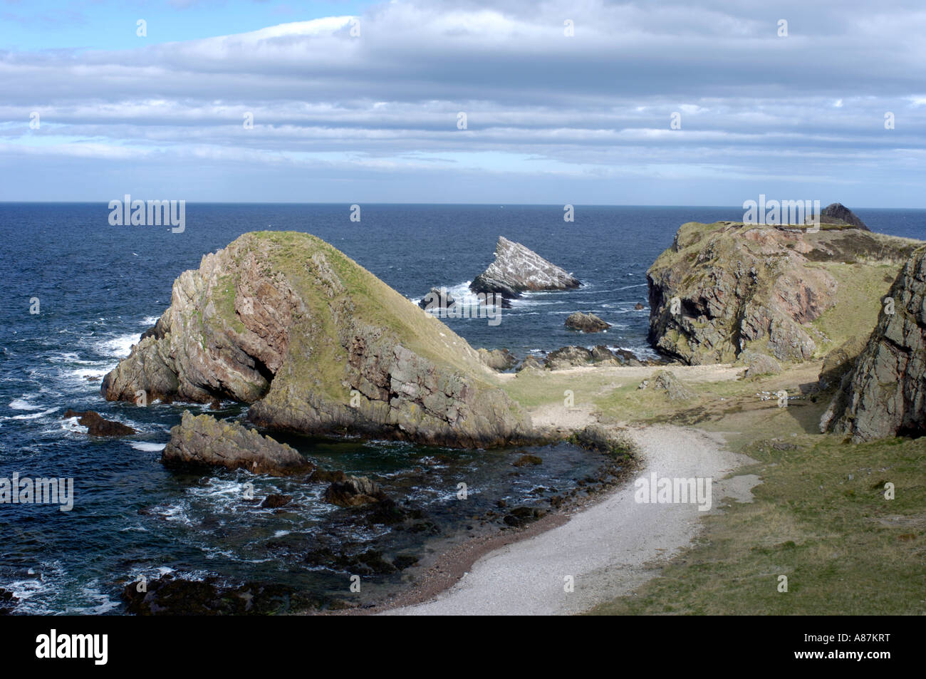 Portknockie robuste malerische Küste von Felsen und Strände mit Blick auf den Moray Firth in Grampian Region Schottland Stockfoto