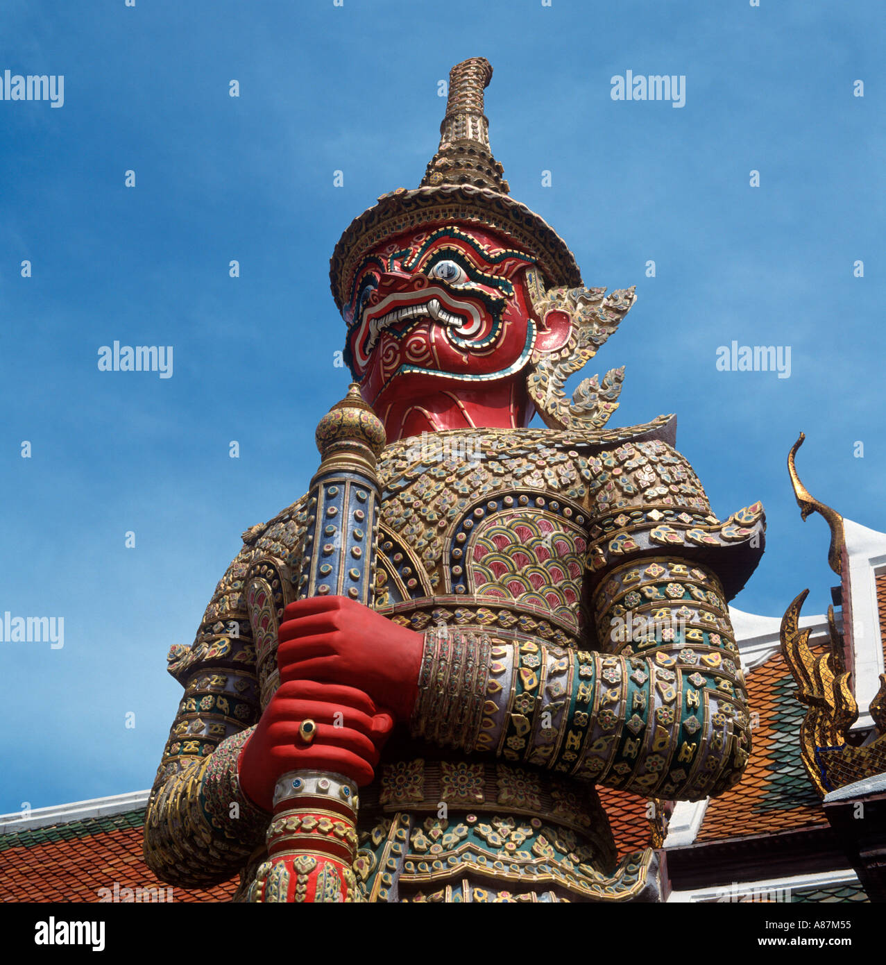 Gigantische Statue auf der oberen Terrasse, großer Palast, Bangkok, Thailand Stockfoto