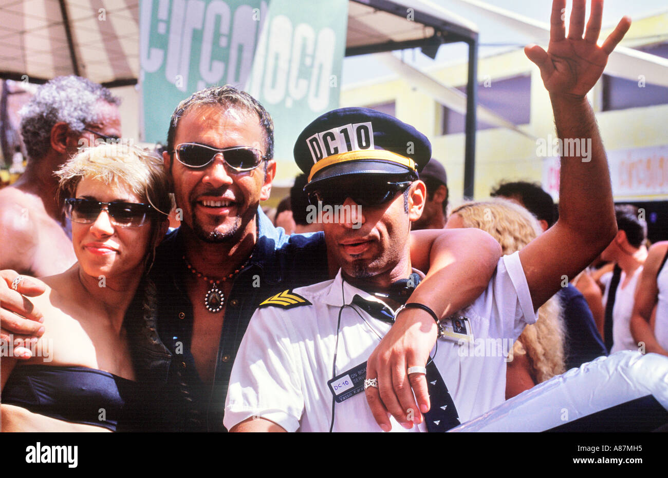 Gruppe von Menschen im Circo Loco im DC10 Ibiza Stockfoto