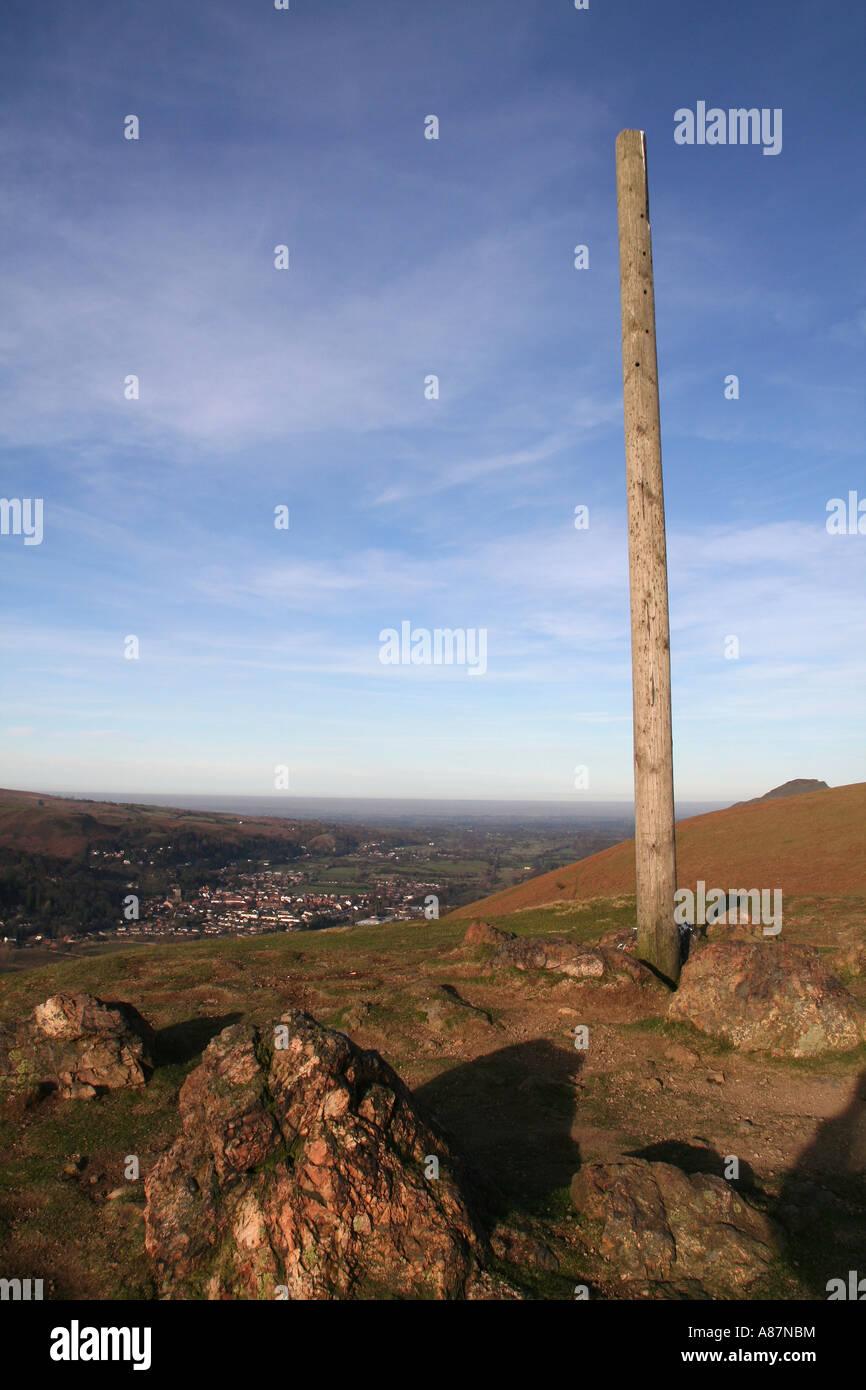 Telegrafenmast auf dem Gipfel des Ragleth Hill, Kirche Stretton, Shropshire Stockfoto