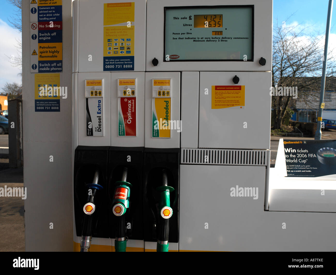 Birmingham West Midlands England Shell Tankstelle Zapfsäulen Stockfoto