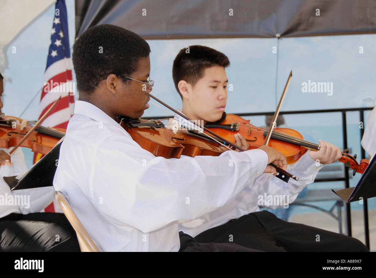 Mittelschule Band spielt Musik für Gönner an der Florida State Fair Stockfoto