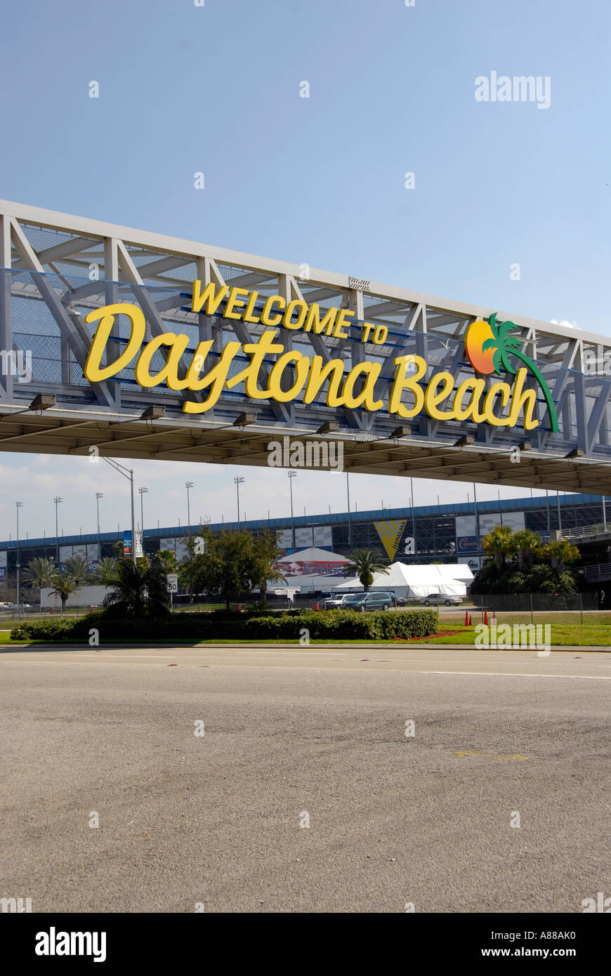 Daytona International Speedway und Heimat der beim Daytona 500 NASCAR automovil Autos Rennen in Daytona Beach Florida FL Stockfoto