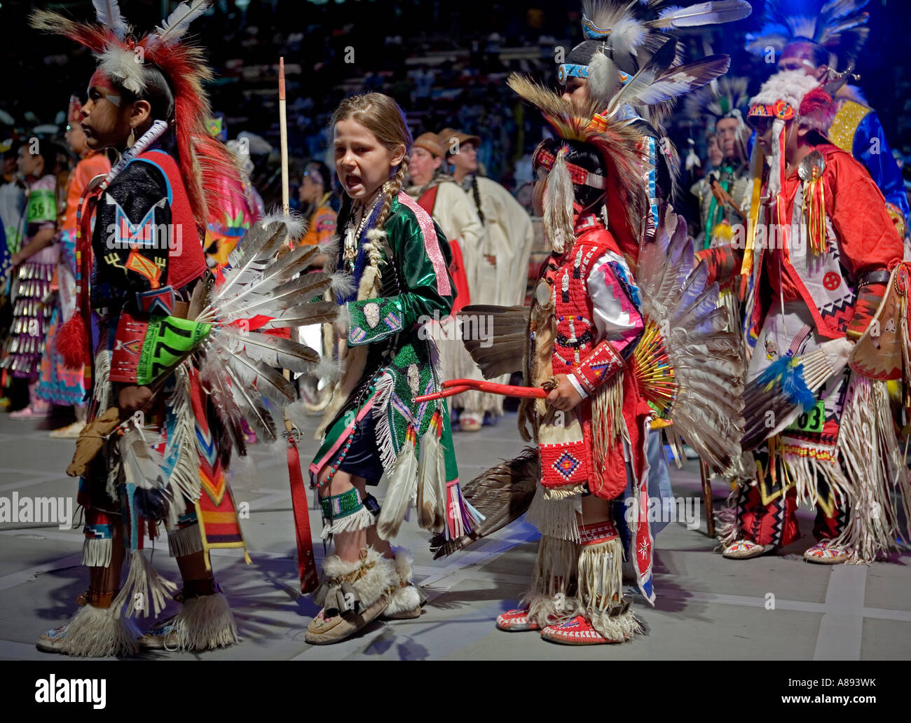 Teilnehmer an der jährlichen Versammlung der Nationen Powwow während den großen Auftritt Stockfoto