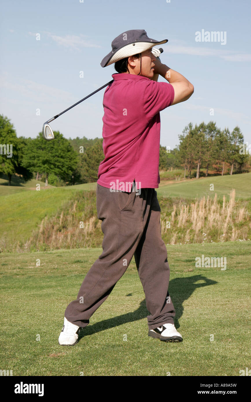 Alabama Butler County, Greenville, Cambrian Ridge, Robert Trent Jones Golf Trail, asiatischer Mann, männlicher Spieler, Fairway, Cart, Korb, Trolley, Platz, Besucher reisen Stockfoto