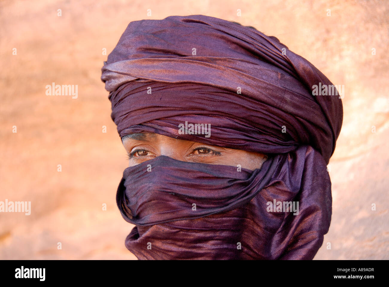 Porträt-Tuareg in einen Turban eingewickelt Acacus Libyen Stockfoto