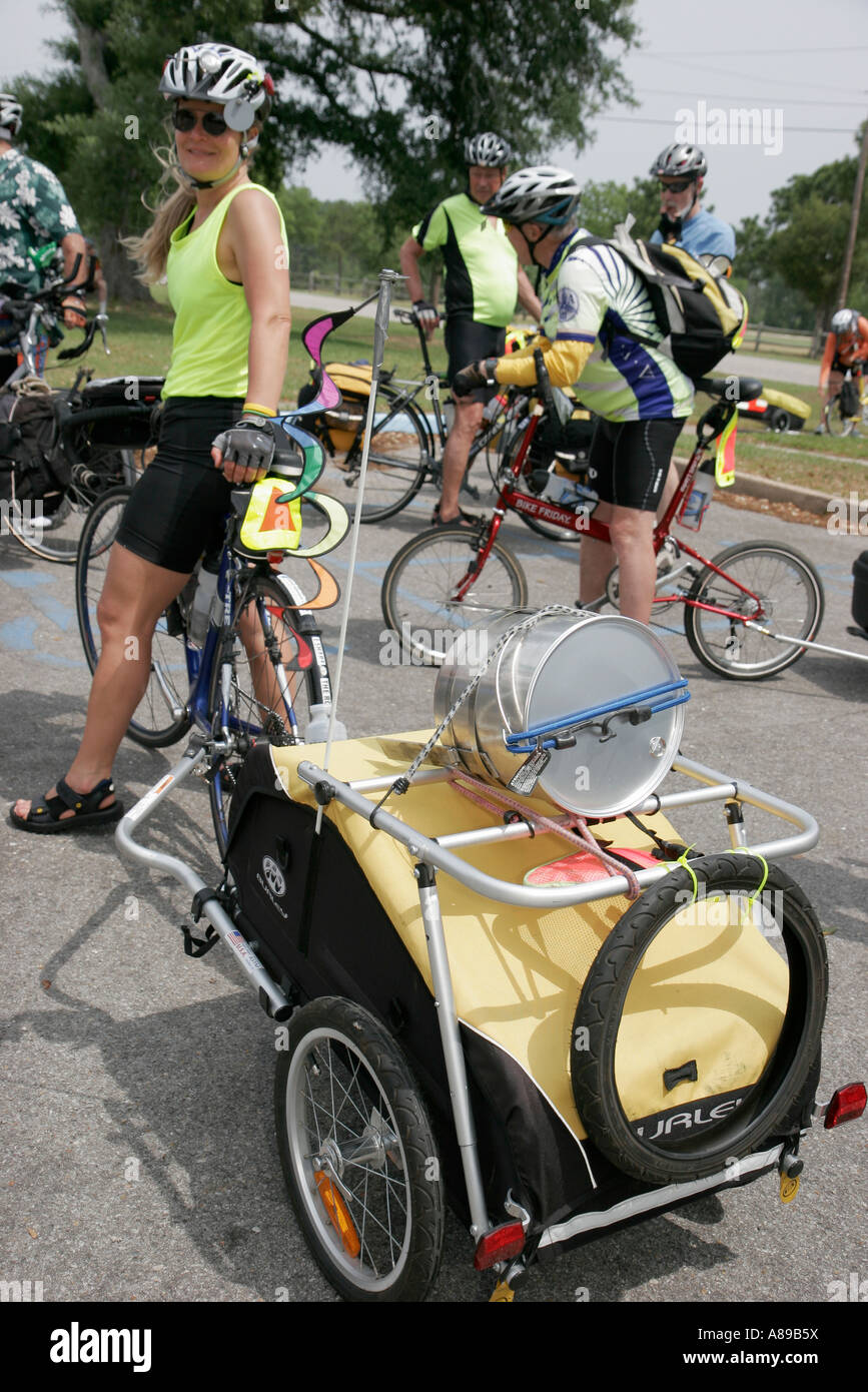 Alabama Mobile County, Mobile, Brookley Center, Zentrum, U-Bahn-Fahrradroute, Fahrradautobahn, Radfahrer, Erwachsene Erwachsene Frau Frauen Dame, Besucher Stockfoto
