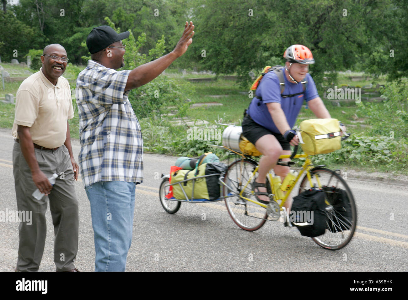 Alabama Mobile County, Mobile, Africa Town, Welcome Center, Zentrum, U-Bahn-Radstraße, Fahrradautobahn-Route, Radfahrer, schwarze Rüden winken, Besucher reisen tra Stockfoto